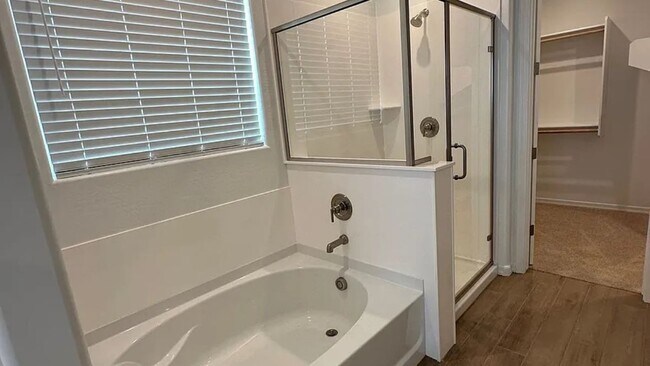 Building Photo - North Peoria Home