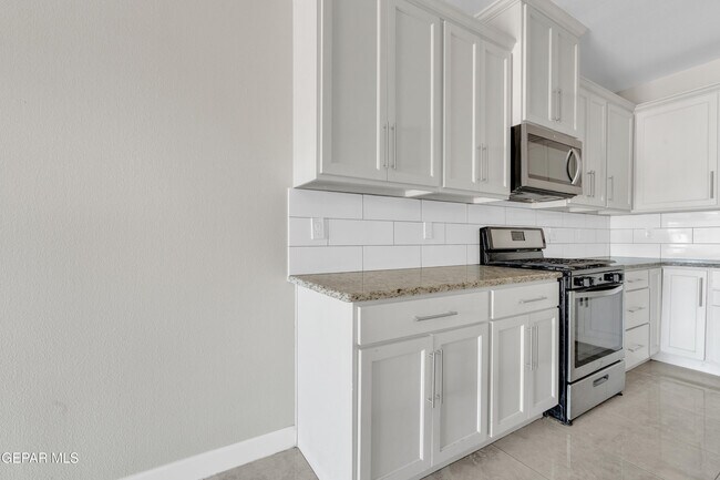 Building Photo - 815 TS Daniel Cadena Dr