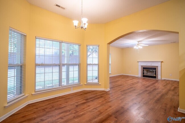 Building Photo - 216 Horseshoe Bend N