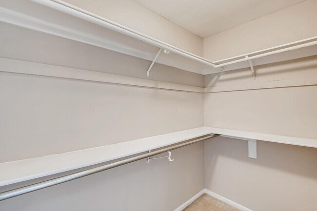 Building Photo - Charming 3 Bedroom Home In Henderson !