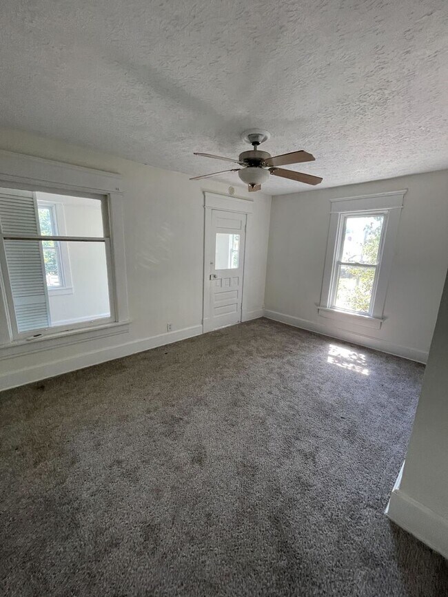 Building Photo - Spacious 3-Bedroom, 2-Bath Home – Great Lo...
