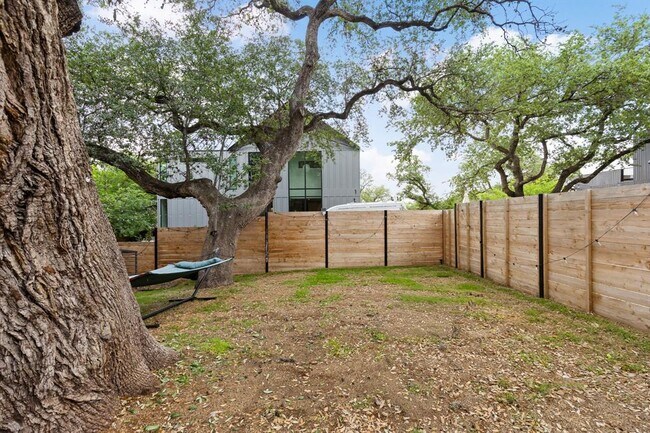 Building Photo - 1601 Chelsea Ln