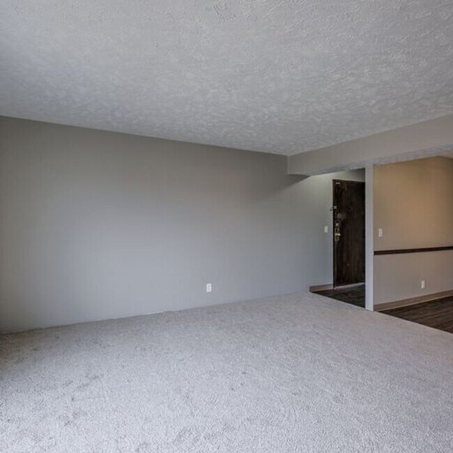 Building Photo - SPACIOUS APARTMENTS LOCATED IN THE HEART O...