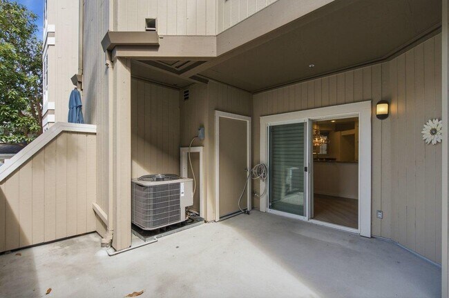 Building Photo - 880 Meridian Bay Ln