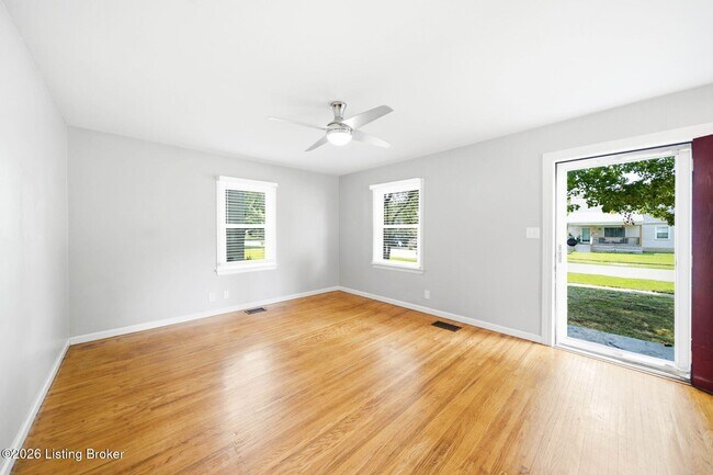 Building Photo - 535 Harris Pl