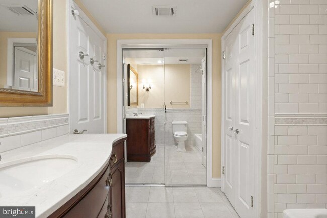 Building Photo - 568 N St Asaph St