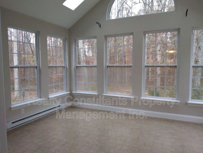 Building Photo - 7106 Holly Glen Ct