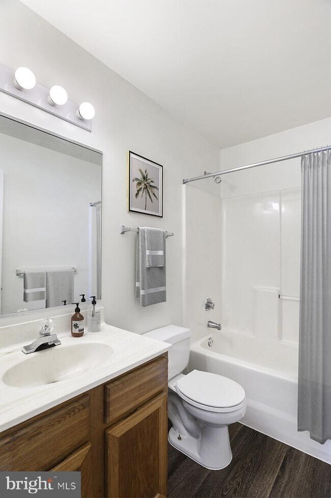 Building Photo - 1100 Fleetwood Ct