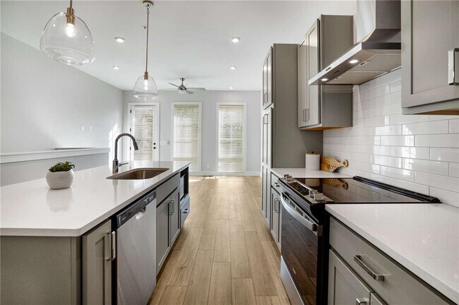 Building Photo - 1293 Longreen Ter NW