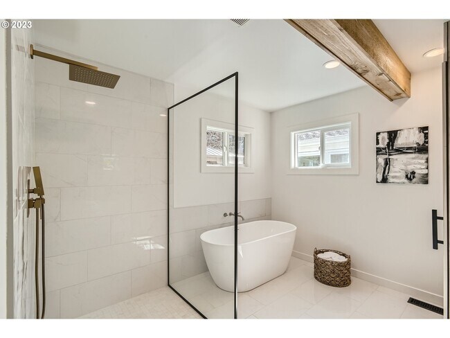 Building Photo - 2020 Wembley Park Rd