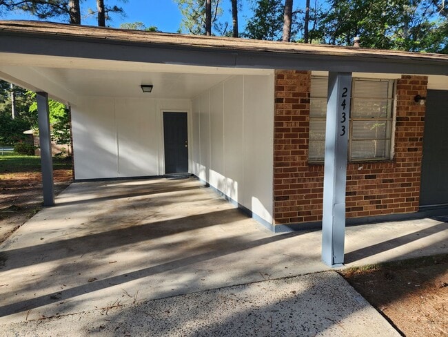 Building Photo - Coming soon! Section 8 accepted! 4 Bedroom...
