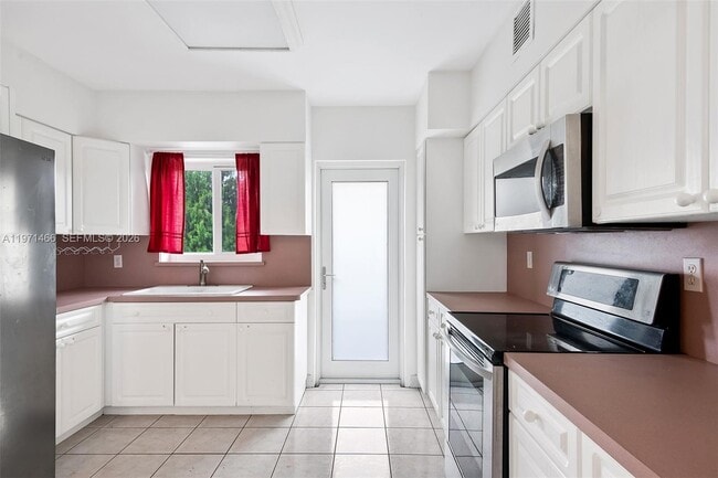 Building Photo - 600 Layne Blvd