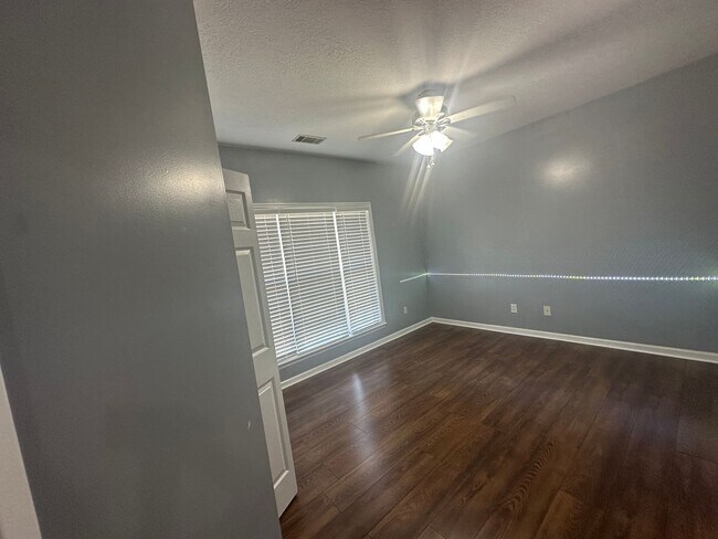 Building Photo - Beautiful 5 BR, 2.5 BA Home in Columbia County!