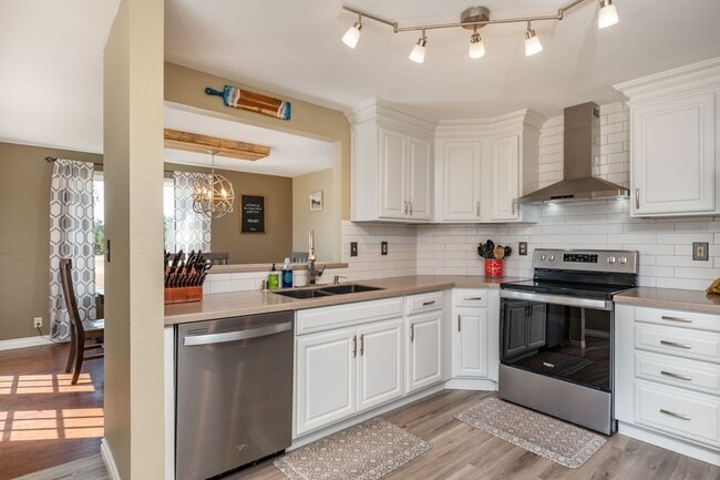 Building Photo - Spacious and Beautiful Home with Private Apartment!