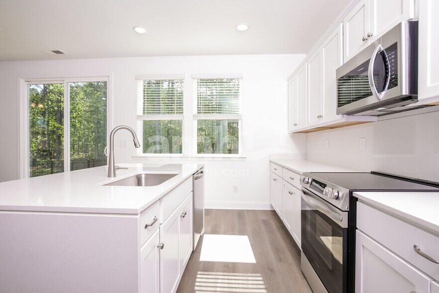 Building Photo - 1612 Scenic Crk Pl