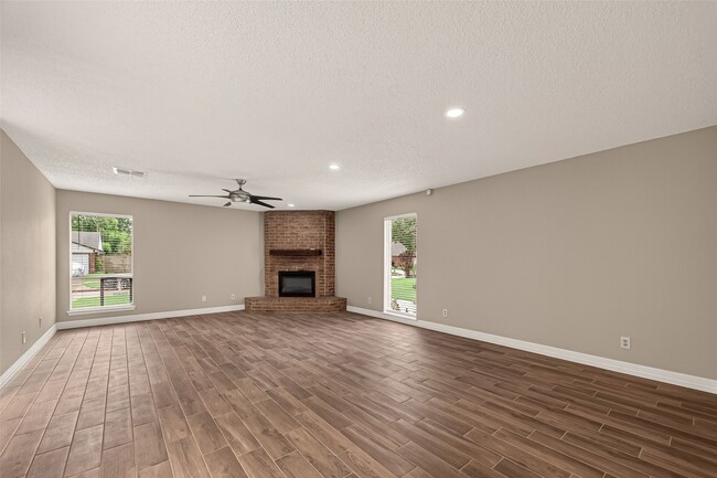 Building Photo - 15915 Dunmoor Dr
