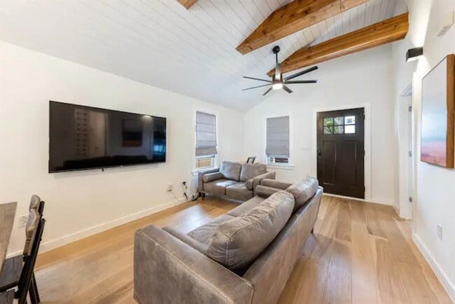 Building Photo - 2319 Santa Rita St