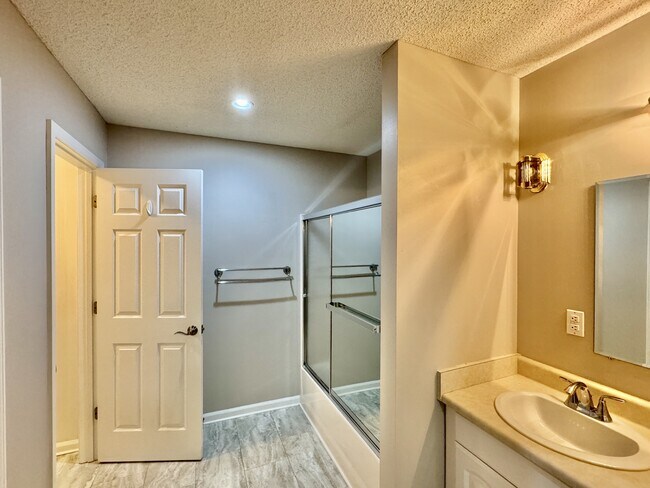 Building Photo - 218 Oligi Cir