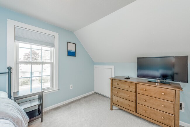 Building Photo - 21 Elsmere Rd