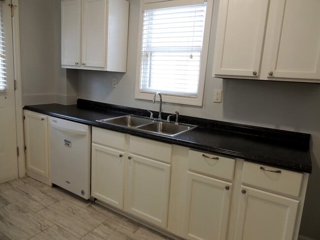 Building Photo - 509 Haish Blvd