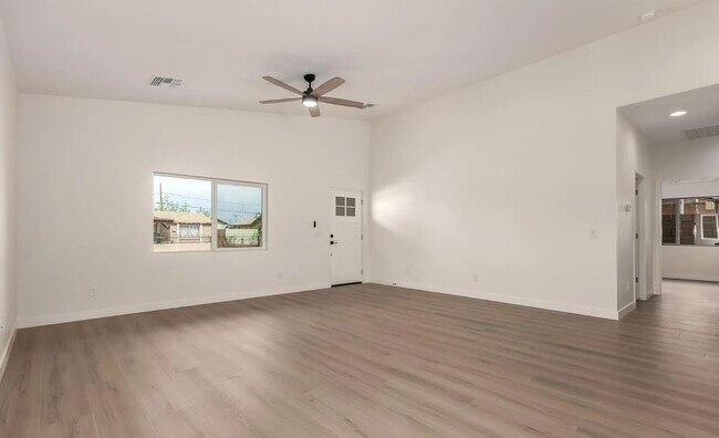 Building Photo - 1835 N 37th Dr