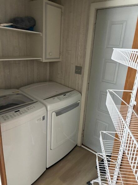 Building Photo - 8102 Oakwood Ave NE