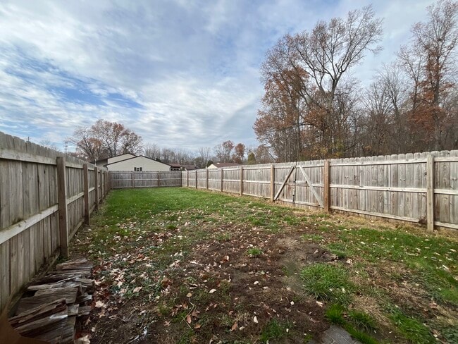 Building Photo - 1209 Rosewood Dr NE