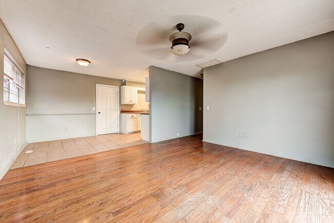 Building Photo - Updated Edmond Home with Newer Flooring