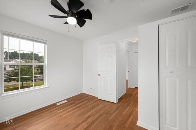 Building Photo - 1518 Meadowsedge Ln