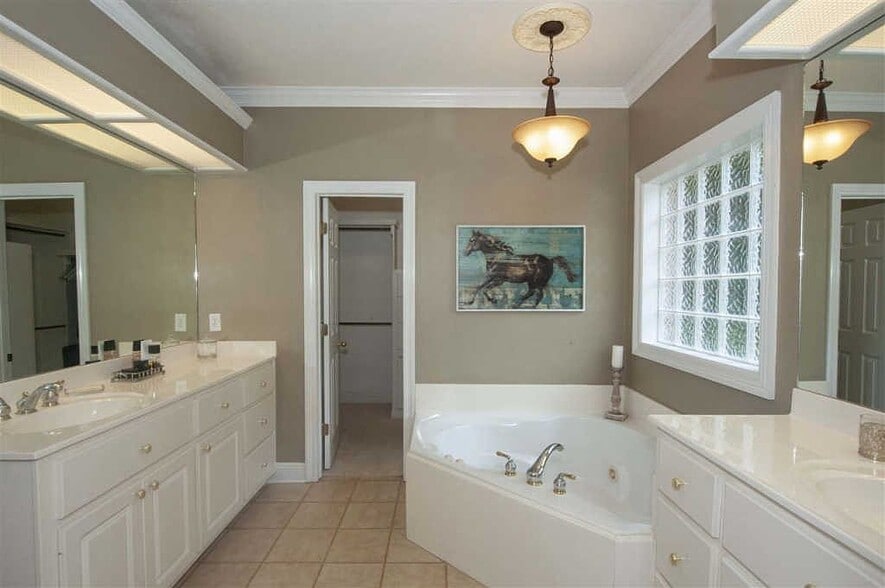 Building Photo - 110 Evergreen Ct