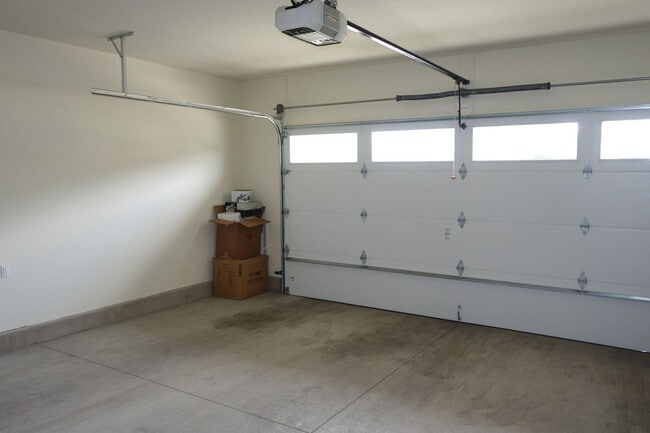 Building Photo - Wonderful 3 BD / 2.5 BA Home In Ewa Beach!!!