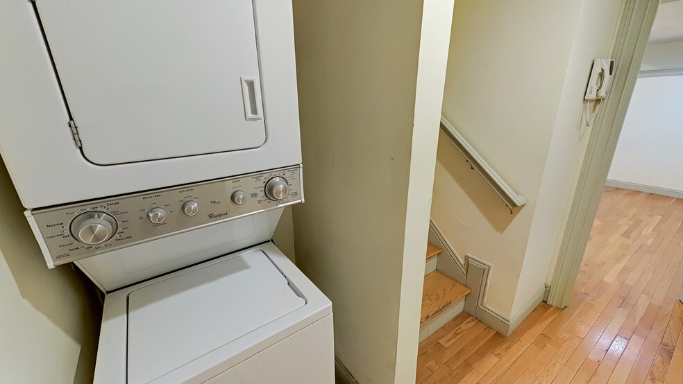 Building Photo - 529 Newbury St