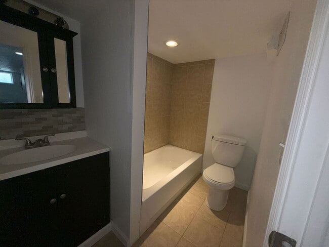 Building Photo - Charming Remodeled Bungalow Near Downtown ...