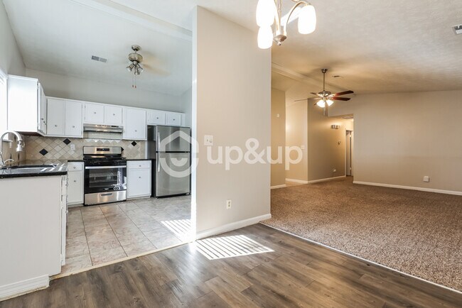 Building Photo - Fantastic 3bd/2ba home! Let yourself in!