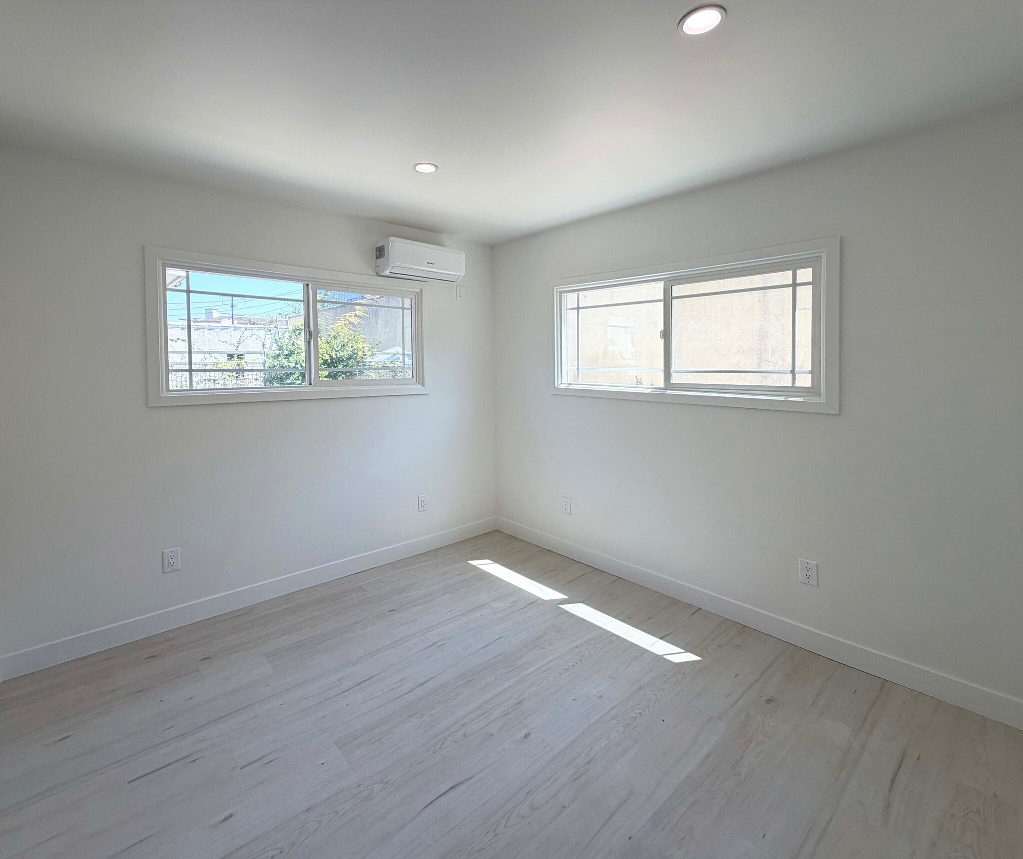 Building Photo - 1266 S Muirfield Rd