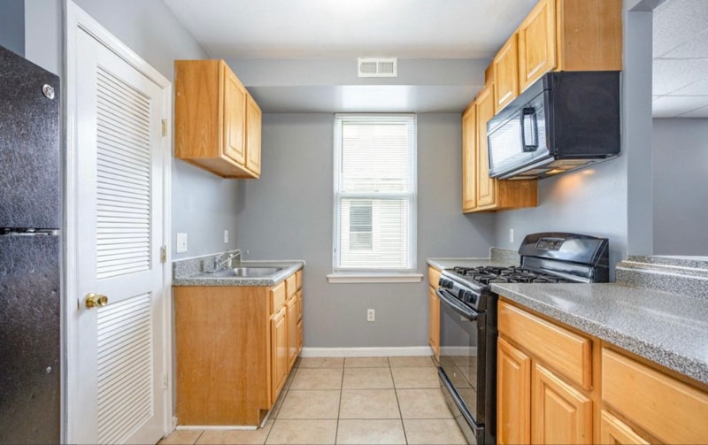 Building Photo - 4002 Oakford Ave