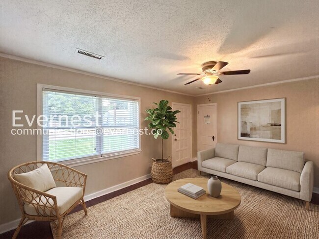 Building Photo - 2-Bed/1-Bath Home/Voucher Accepted/Available Now!