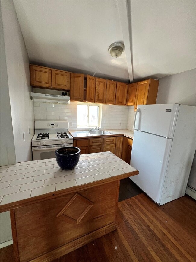 Building Photo - 25-10 94th St