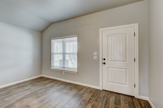 Building Photo - 618 Juniper St