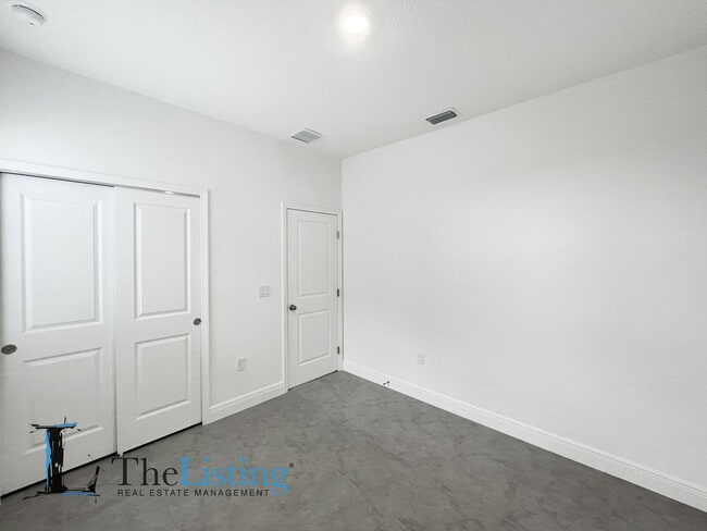 Building Photo - 2016 Sunshine Peak Dr
