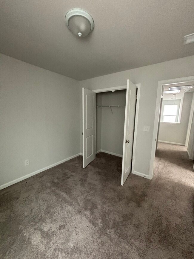 Building Photo - 364 Hardwick Dr