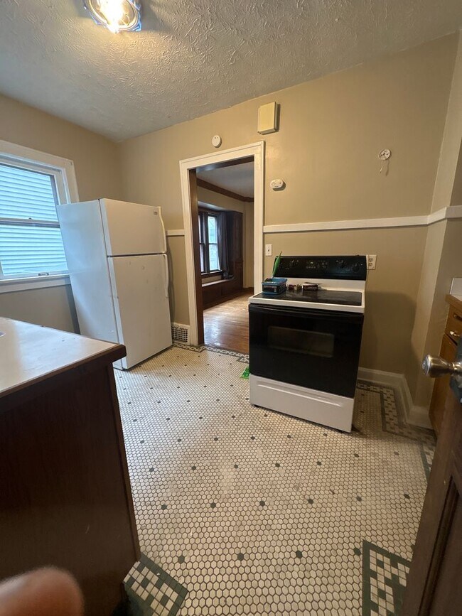 Building Photo - Edgewood2179