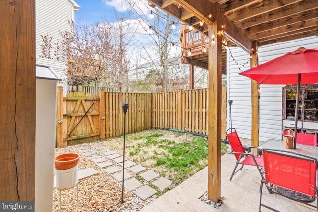 Building Photo - 10136 Pale Rose Loop