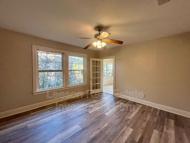 Building Photo - 440 Forest Ave