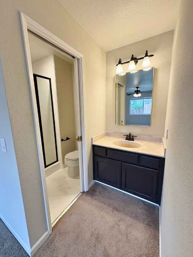 Building Photo - Spacious 3 Bedroom Gilroy Home with AC  & Attached Garage