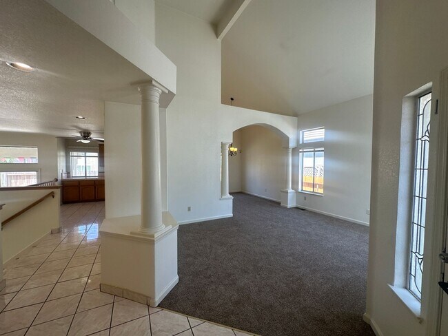 Building Photo - 325 Melbourne Dr