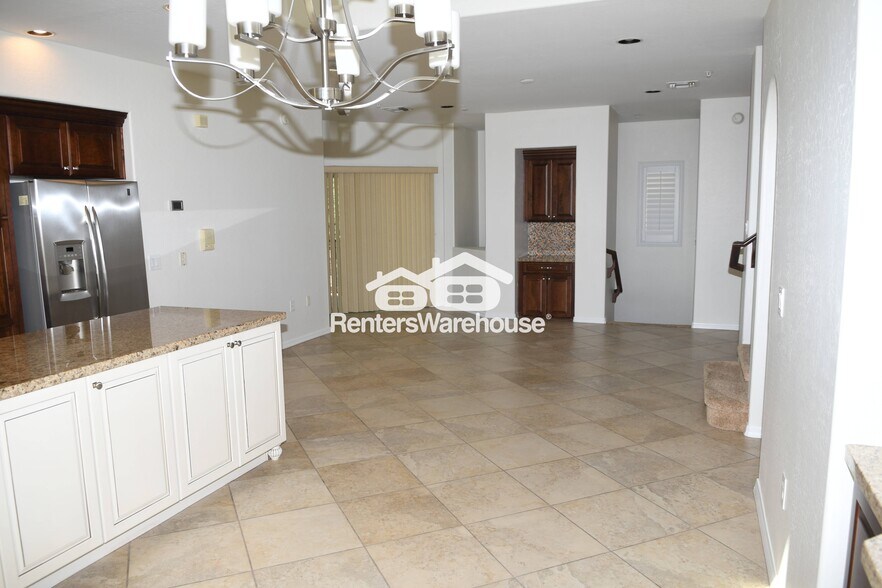 Building Photo - 3935 E Rough Rider Rd
