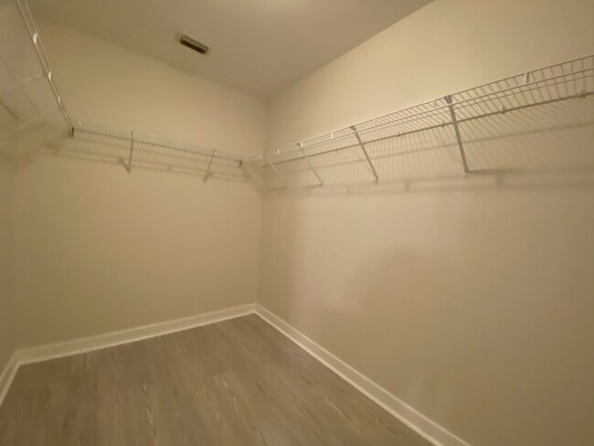 Building Photo - 417 Twin Lakes Ln