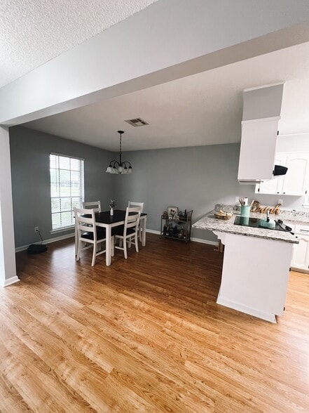 Building Photo - 200 Turtle Creek Dr