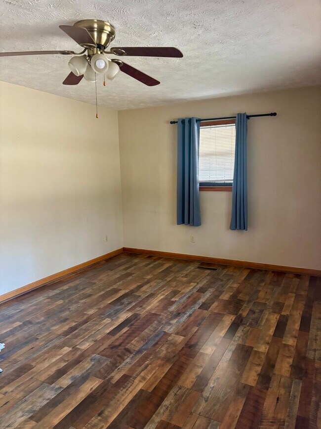 Building Photo - Deposit Special !